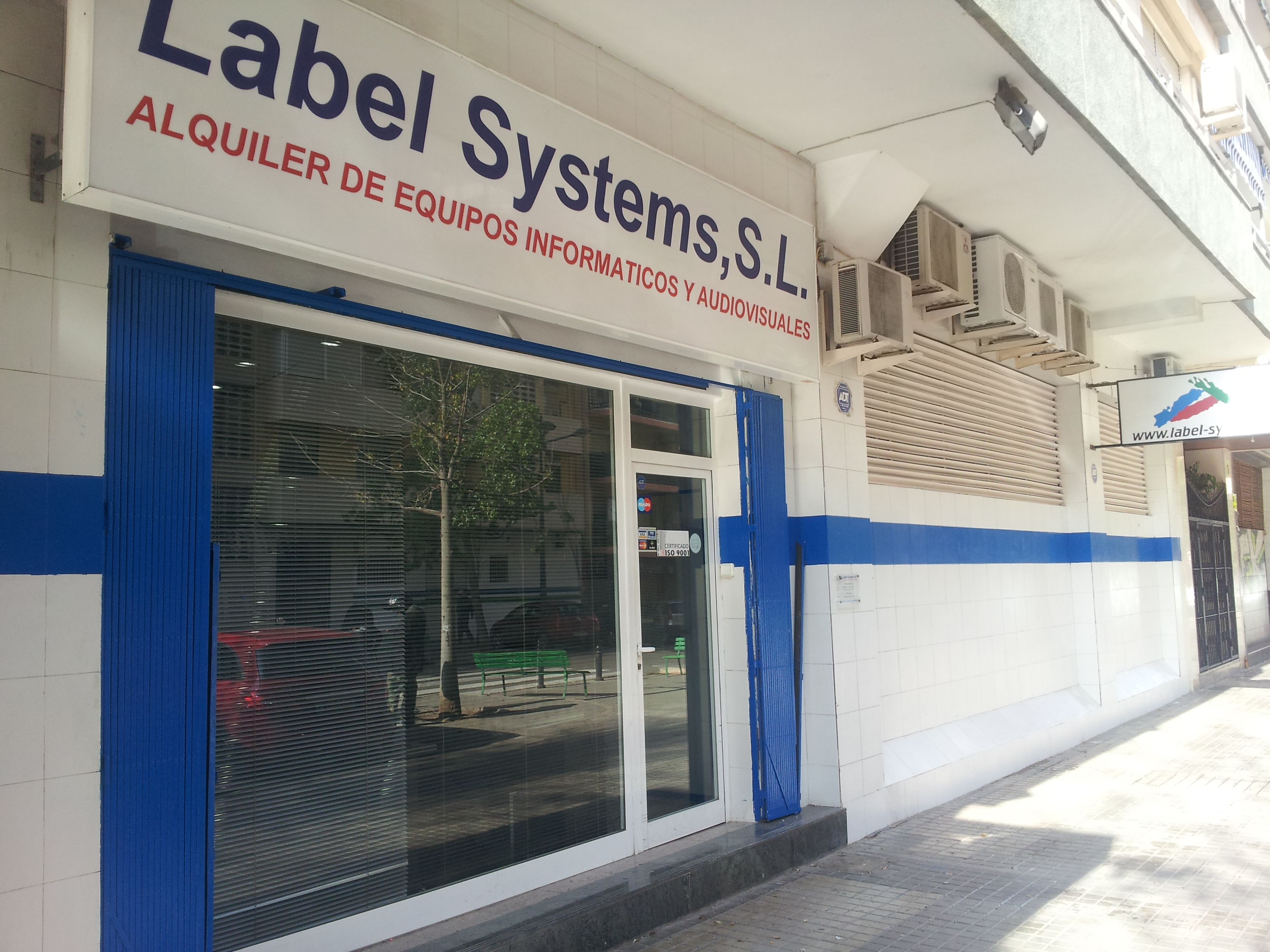fachada de label systems
